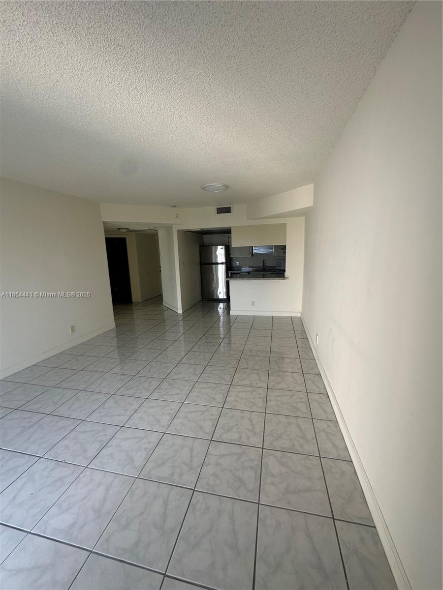 8290 Lake Dr #522