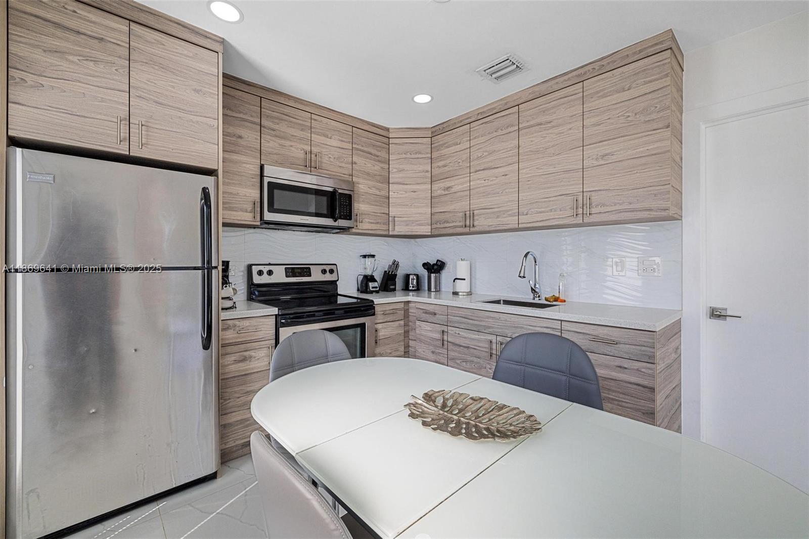 301 NW 34th St Miami, FL 33127