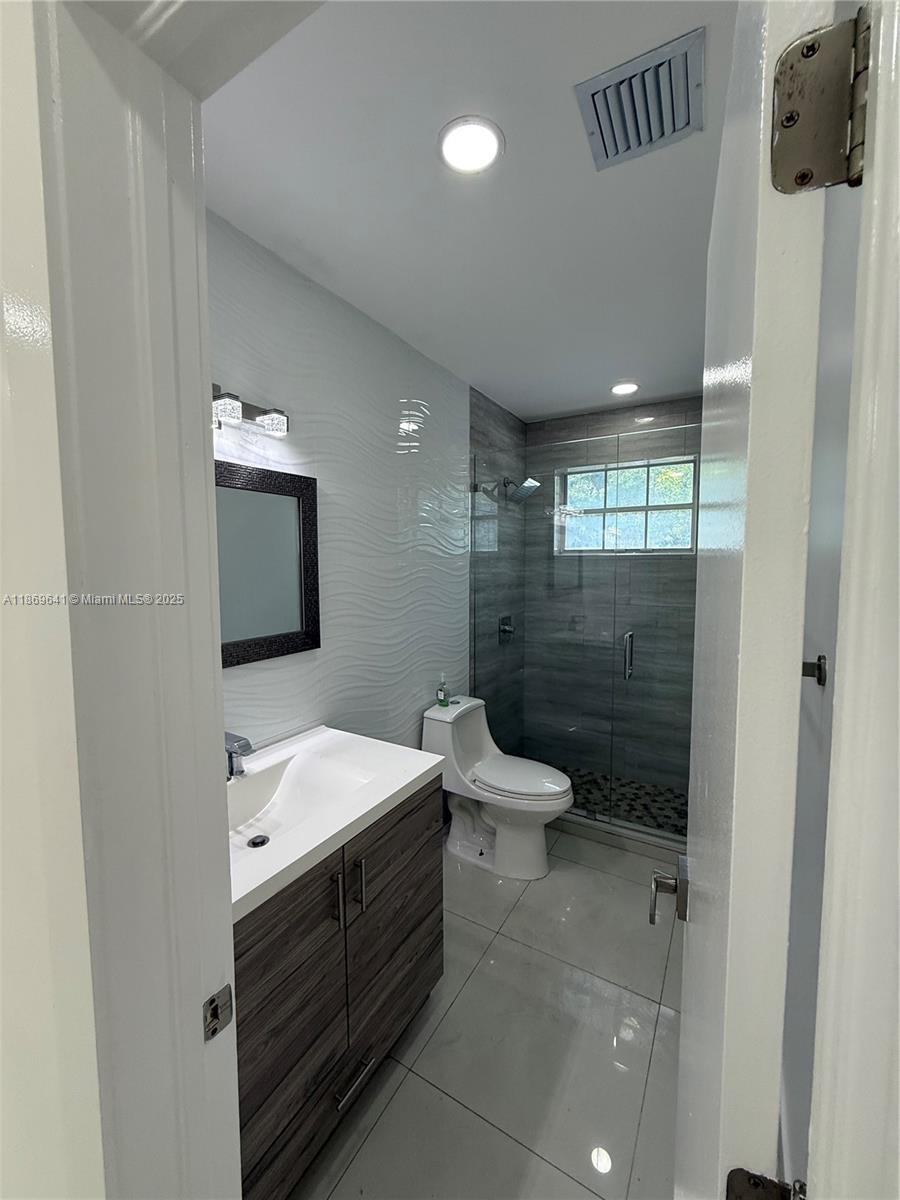 301 NW 34th St Miami, FL 33127