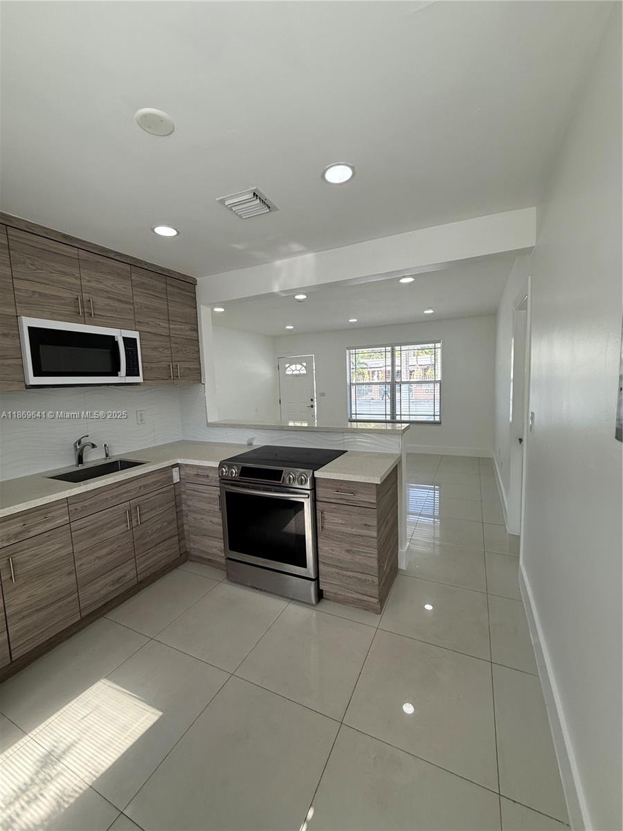 301 NW 34th St Miami, FL 33127