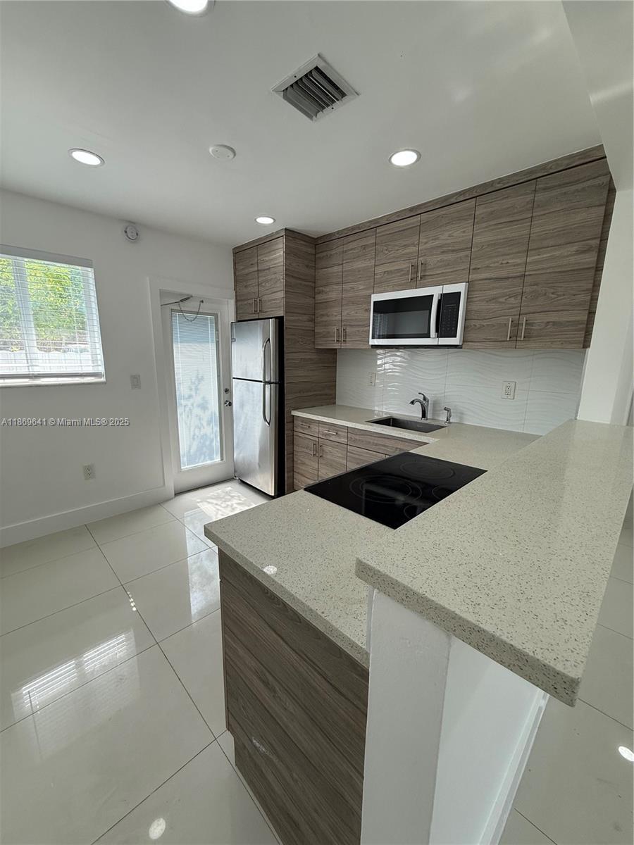 301 NW 34th St Miami, FL 33127