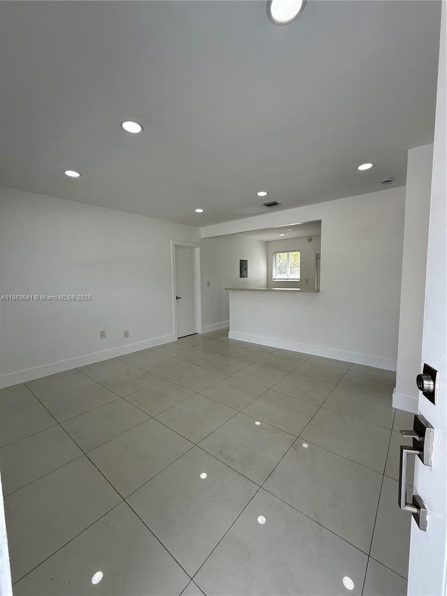 301 NW 34th St Miami, FL 33127