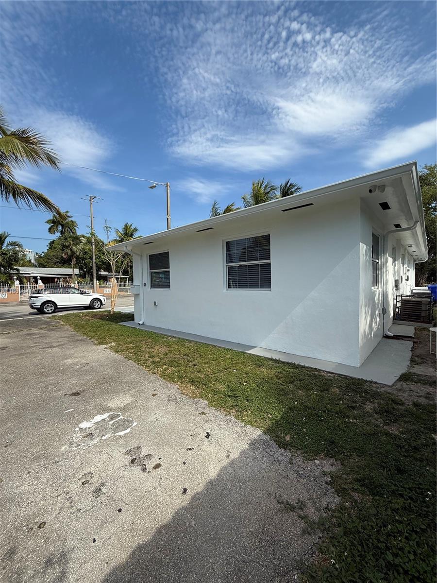301 NW 34th St Miami, FL 33127