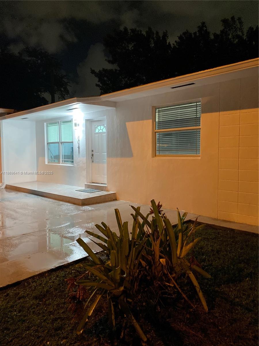 301 NW 34th St Miami, FL 33127