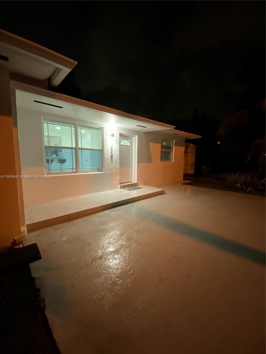 301 NW 34th St Miami, FL 33127