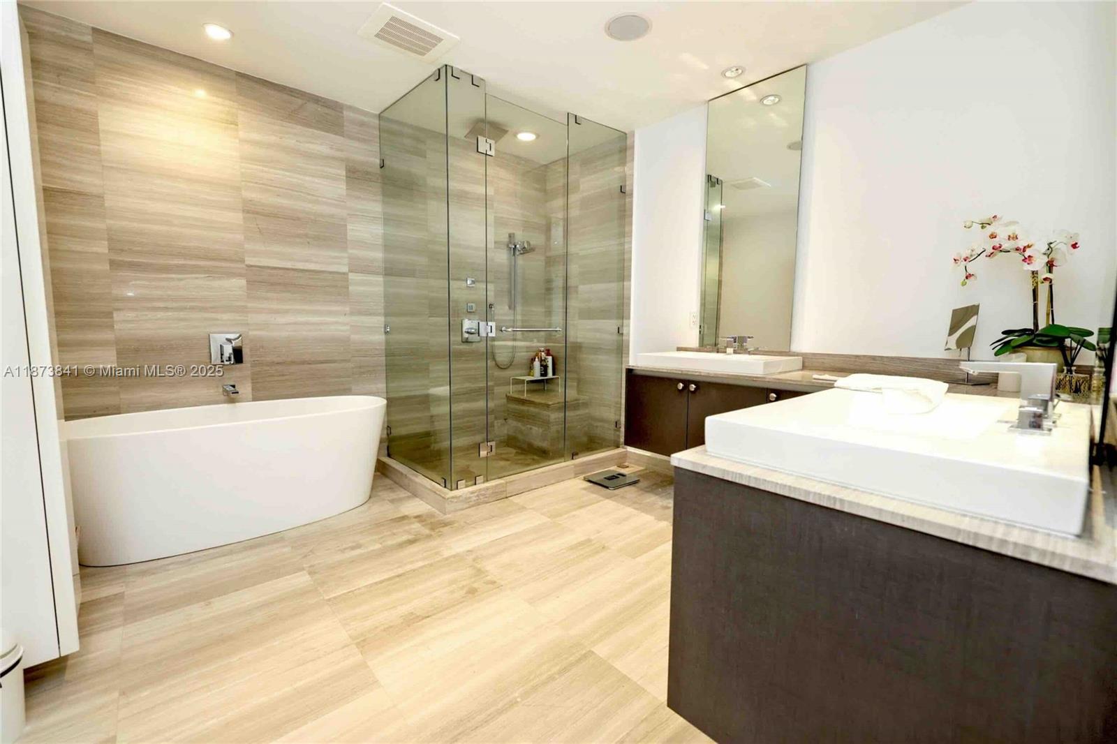 image Echo Condominium9