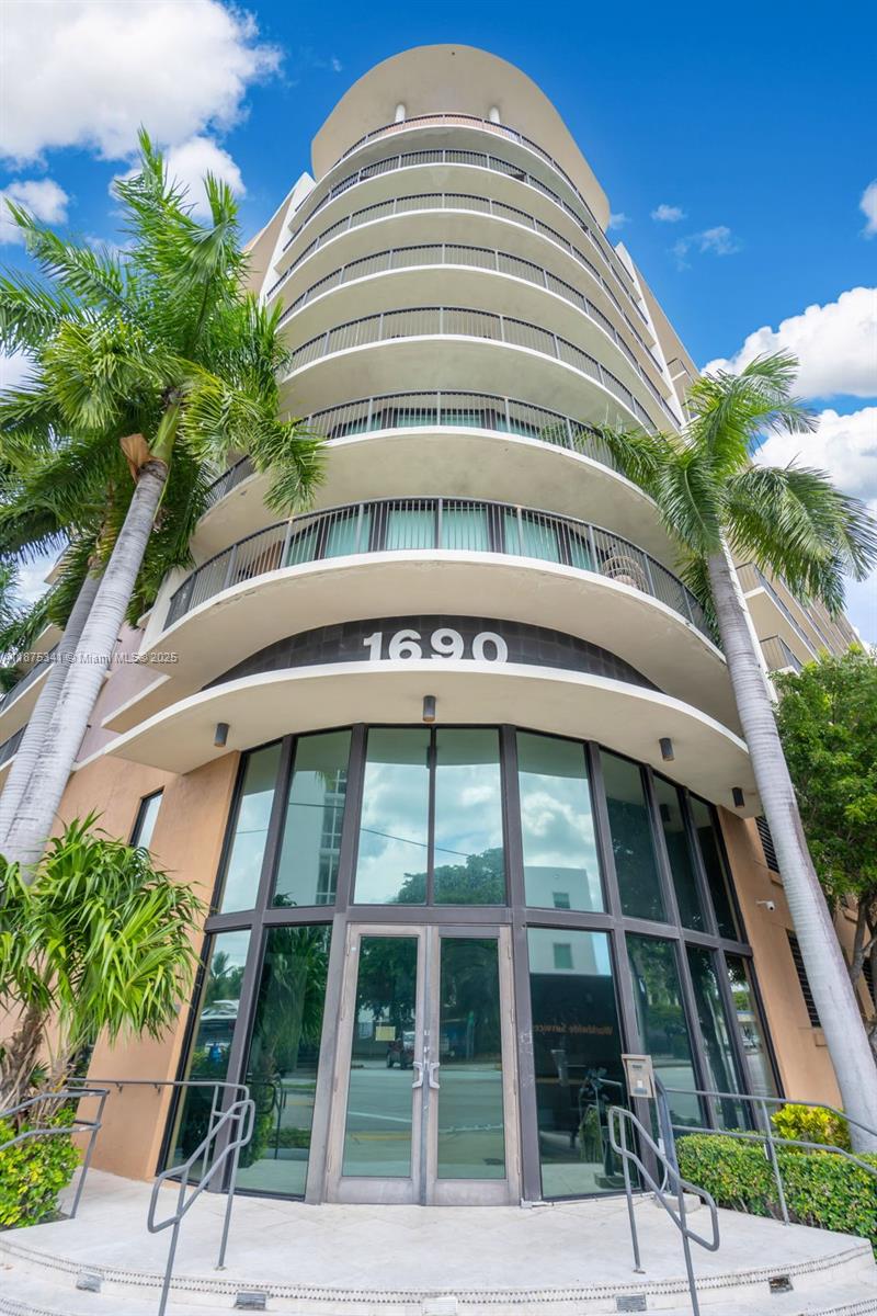1690 SW 27th Ave #608