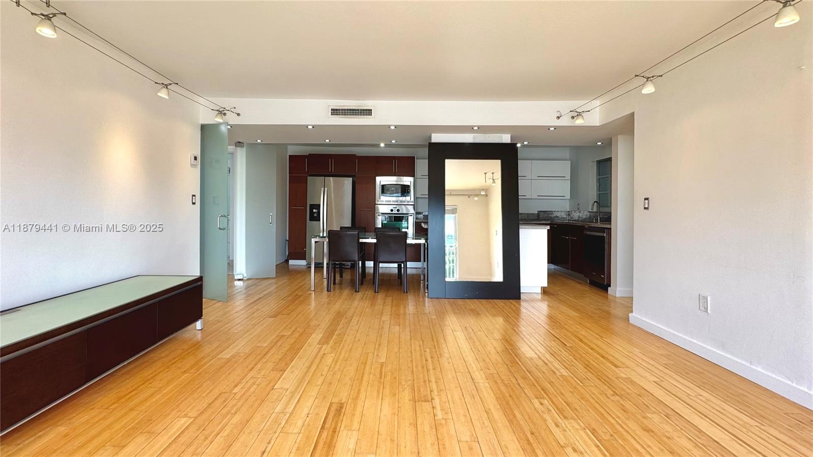 947 Lenox Ave #501