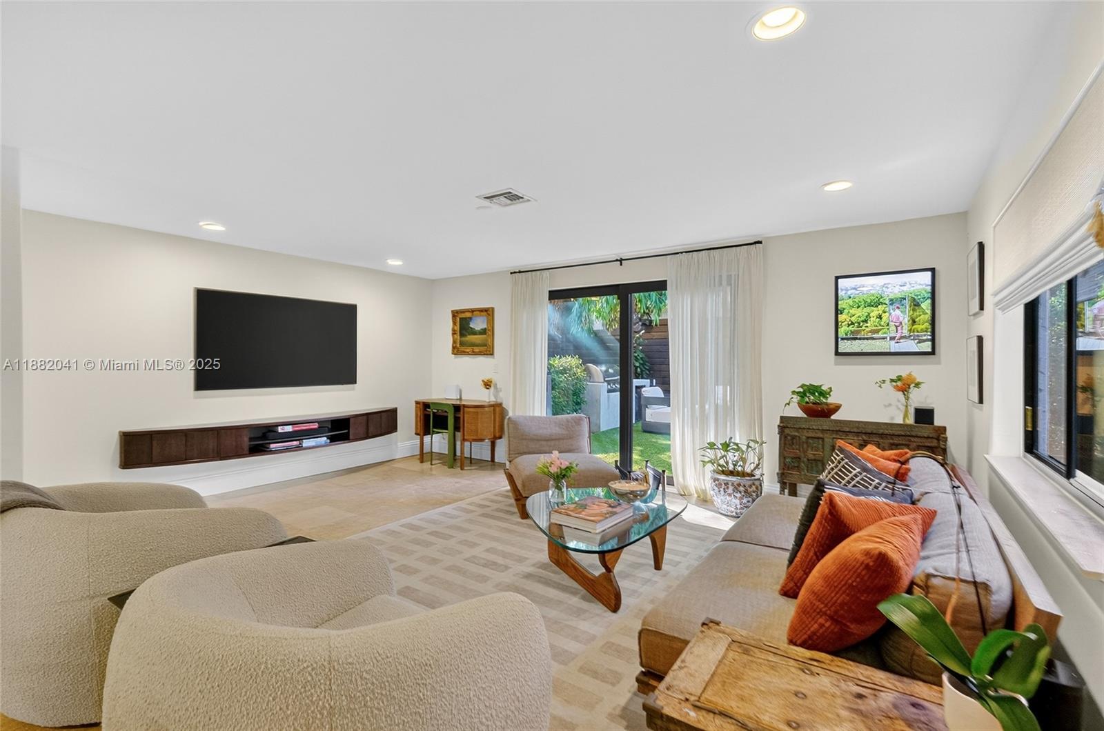 2972 Shipping Ave #2972 Coconut Grove, FL 33133