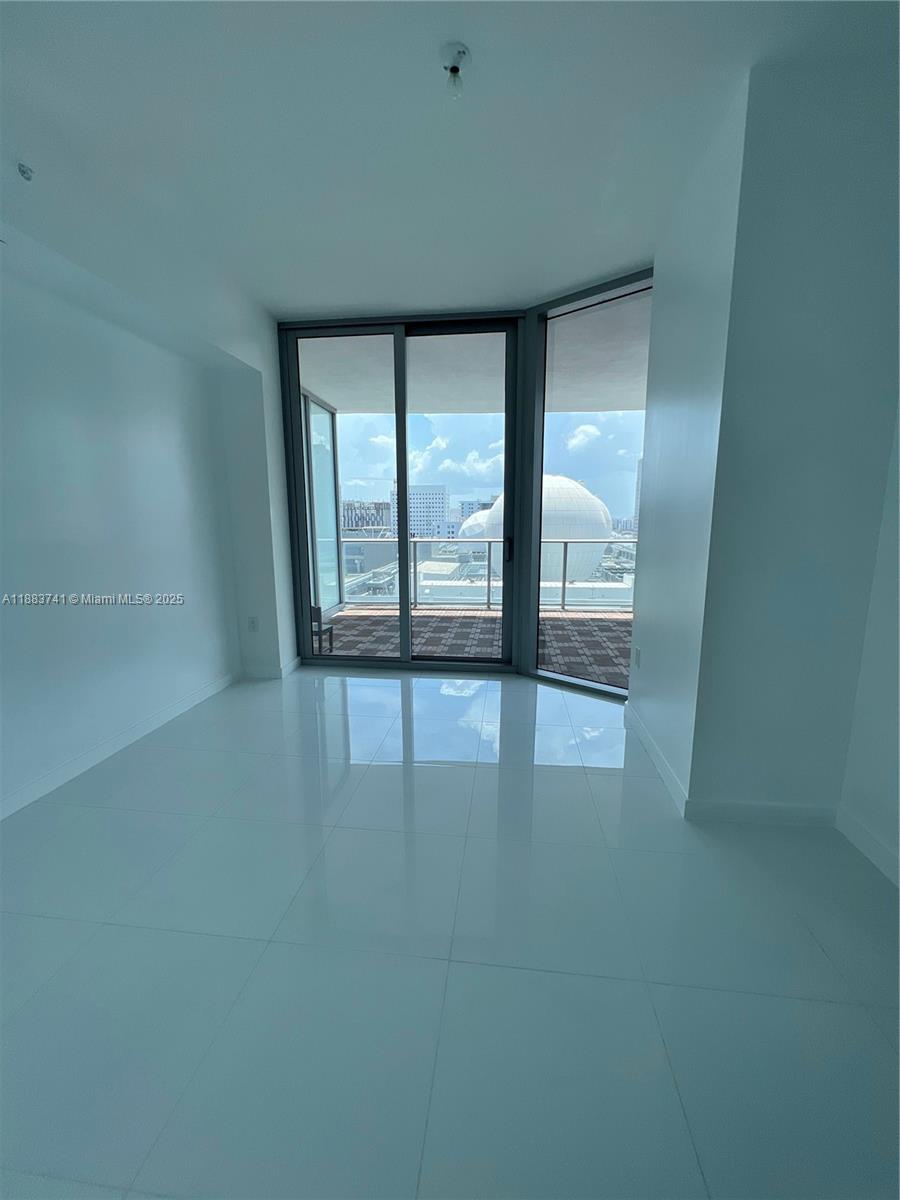image Paramount Miami Worldcent8