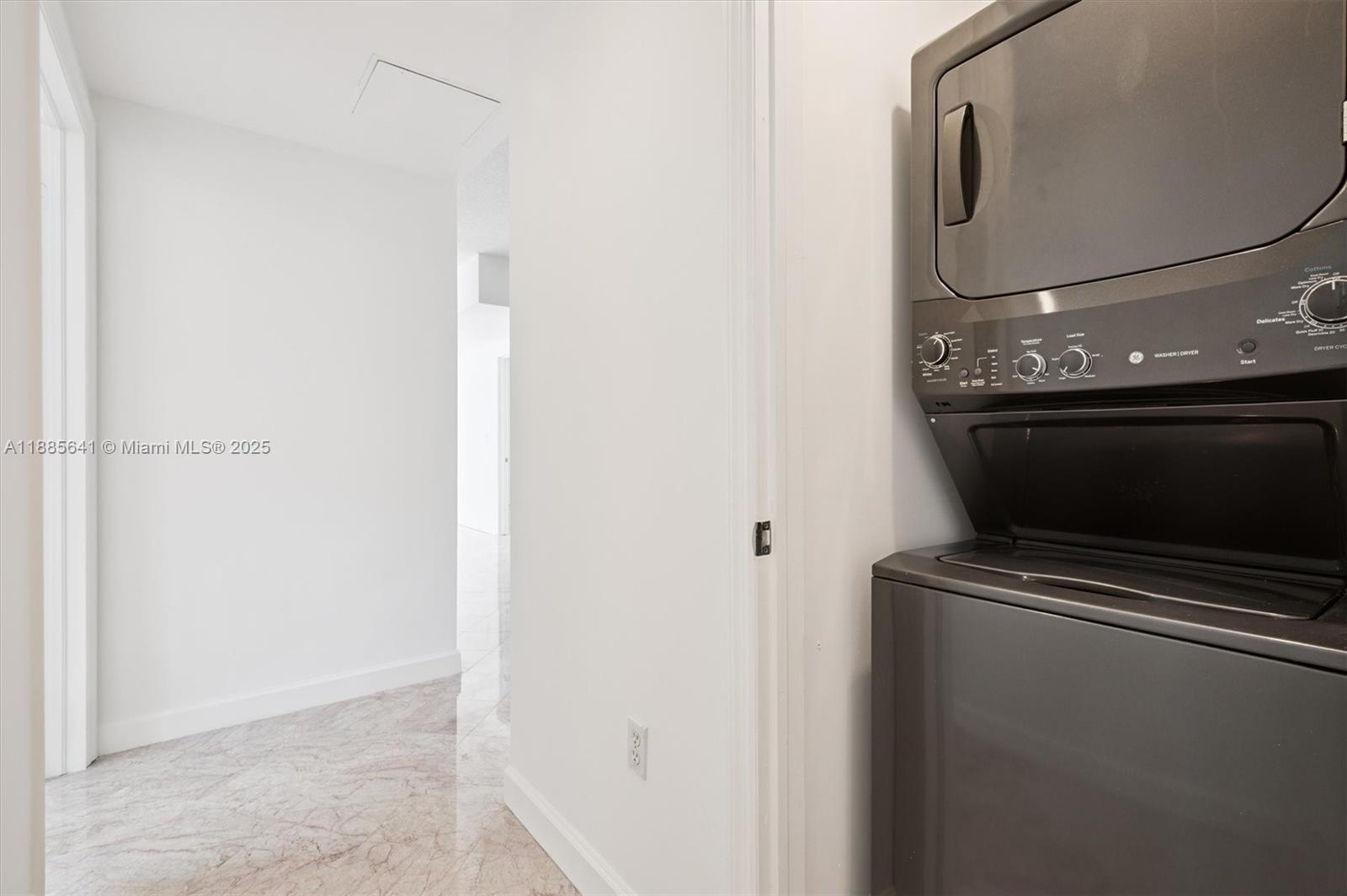 5970 Indian Crk Dr #302 Miami Beach, FL 33140