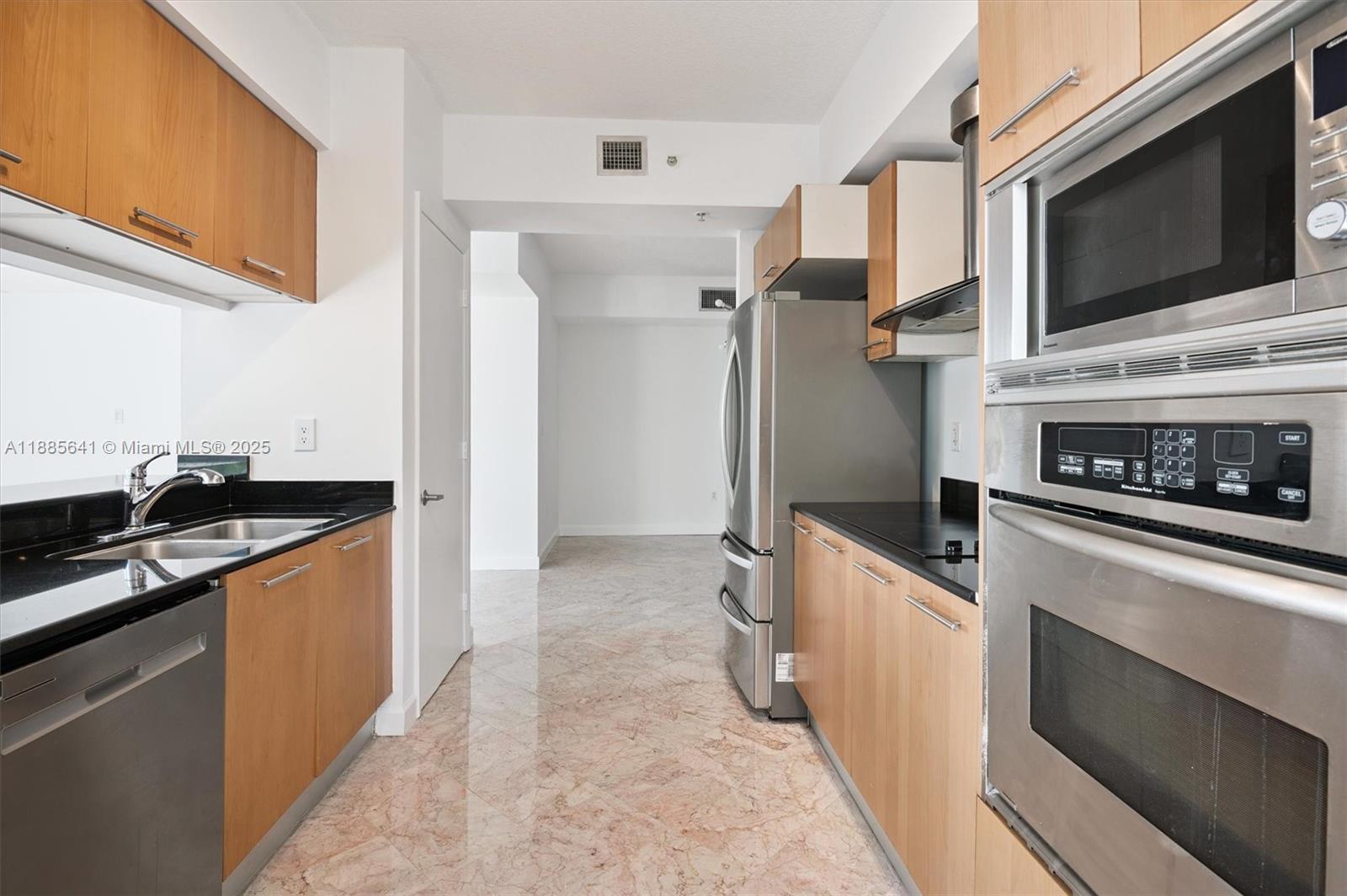 5970 Indian Crk Dr #302 Miami Beach, FL 33140