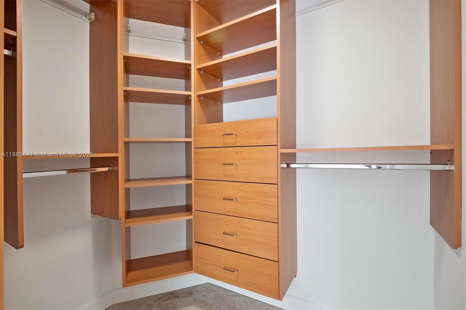 5970 Indian Crk Dr #302 Miami Beach, FL 33140