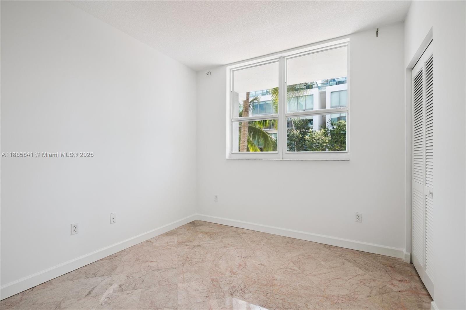 5970 Indian Crk Dr #302 Miami Beach, FL 33140