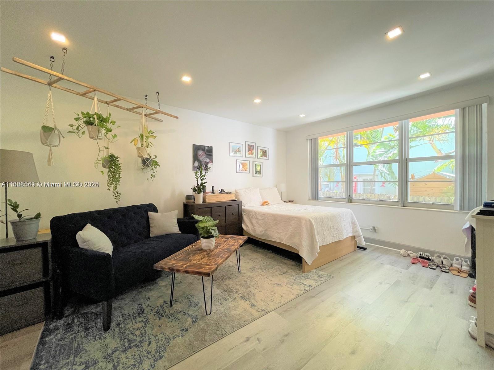 1135 Meridian Ave #1