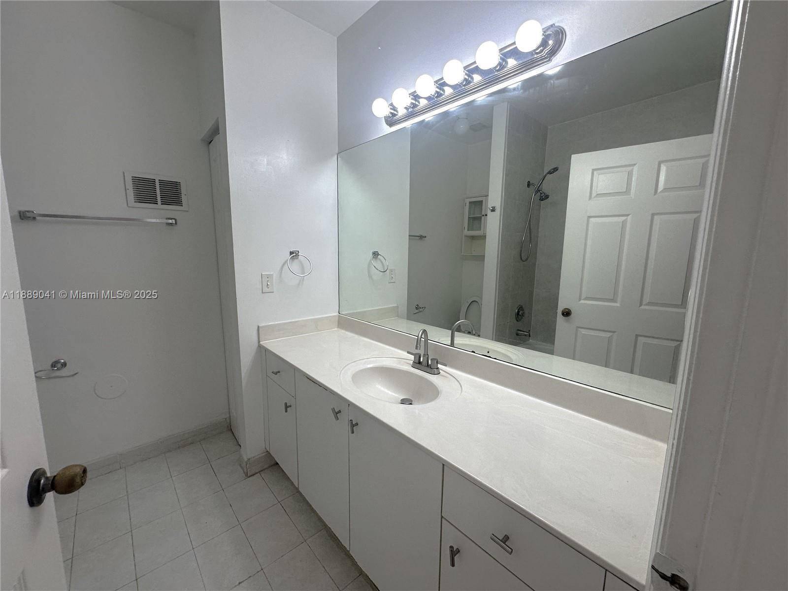 2731 NE 3rd Dr #101 Homestead, FL 33033