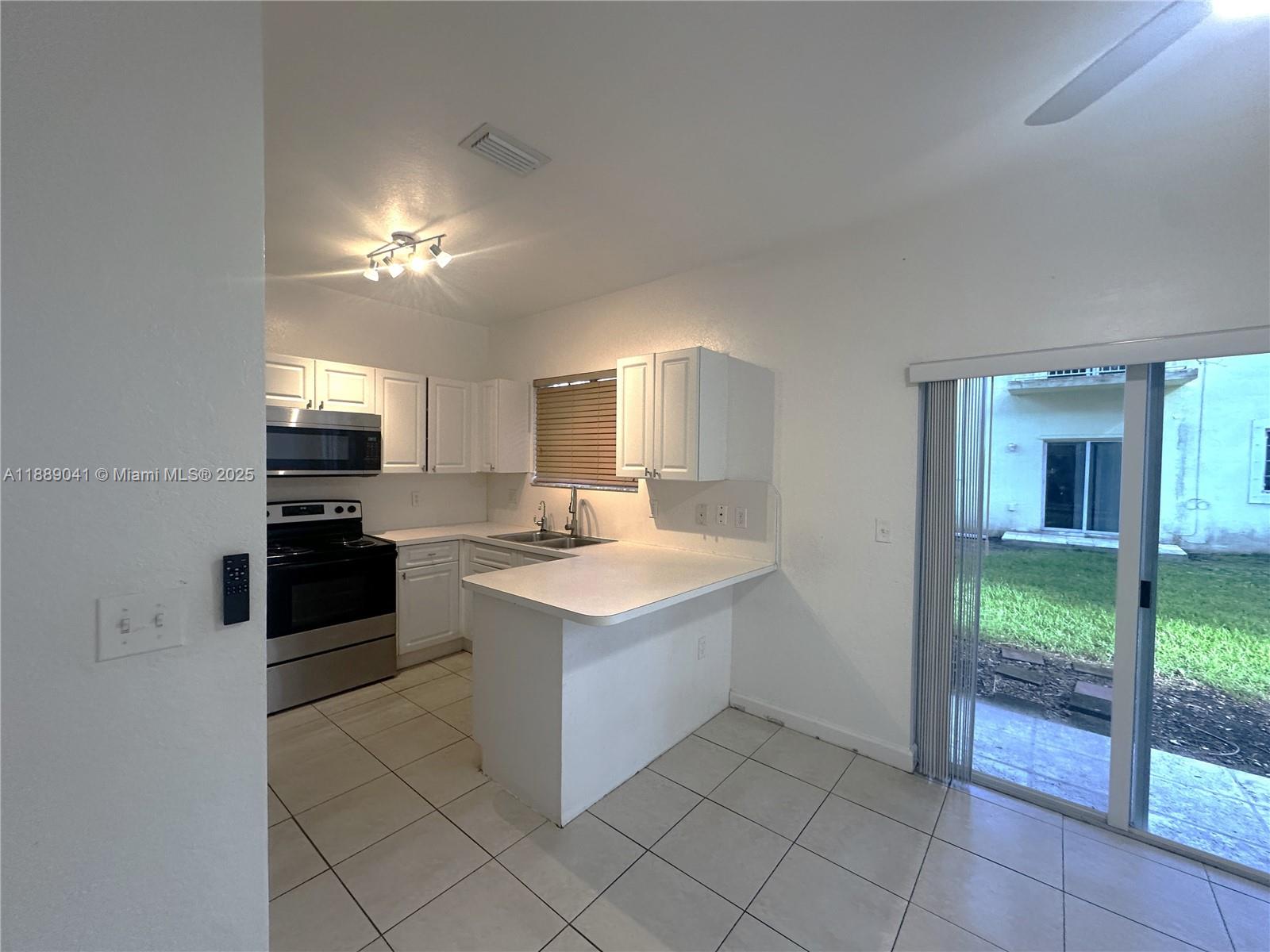 2731 NE 3rd Dr #101 Homestead, FL 33033