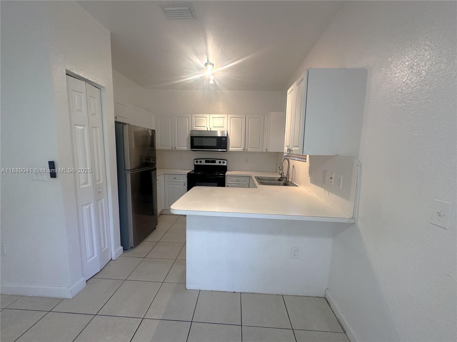 2731 NE 3rd Dr #101 Homestead, FL 33033