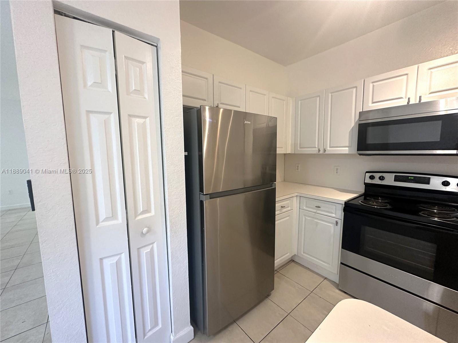 2731 NE 3rd Dr #101 Homestead, FL 33033