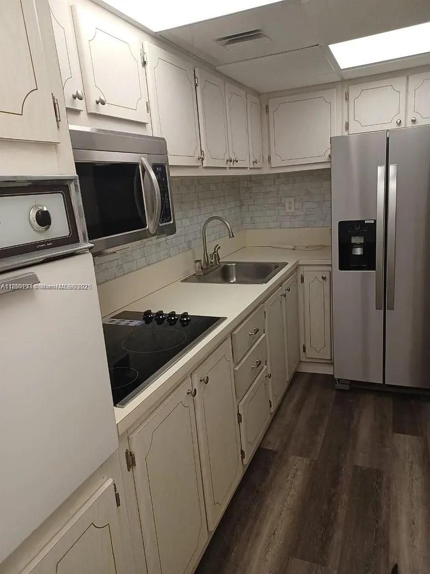 1000 West Ave #203