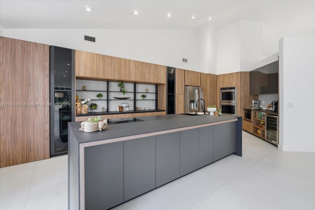 1441 E Lacosta Dr E Pembroke Pines, FL 33027