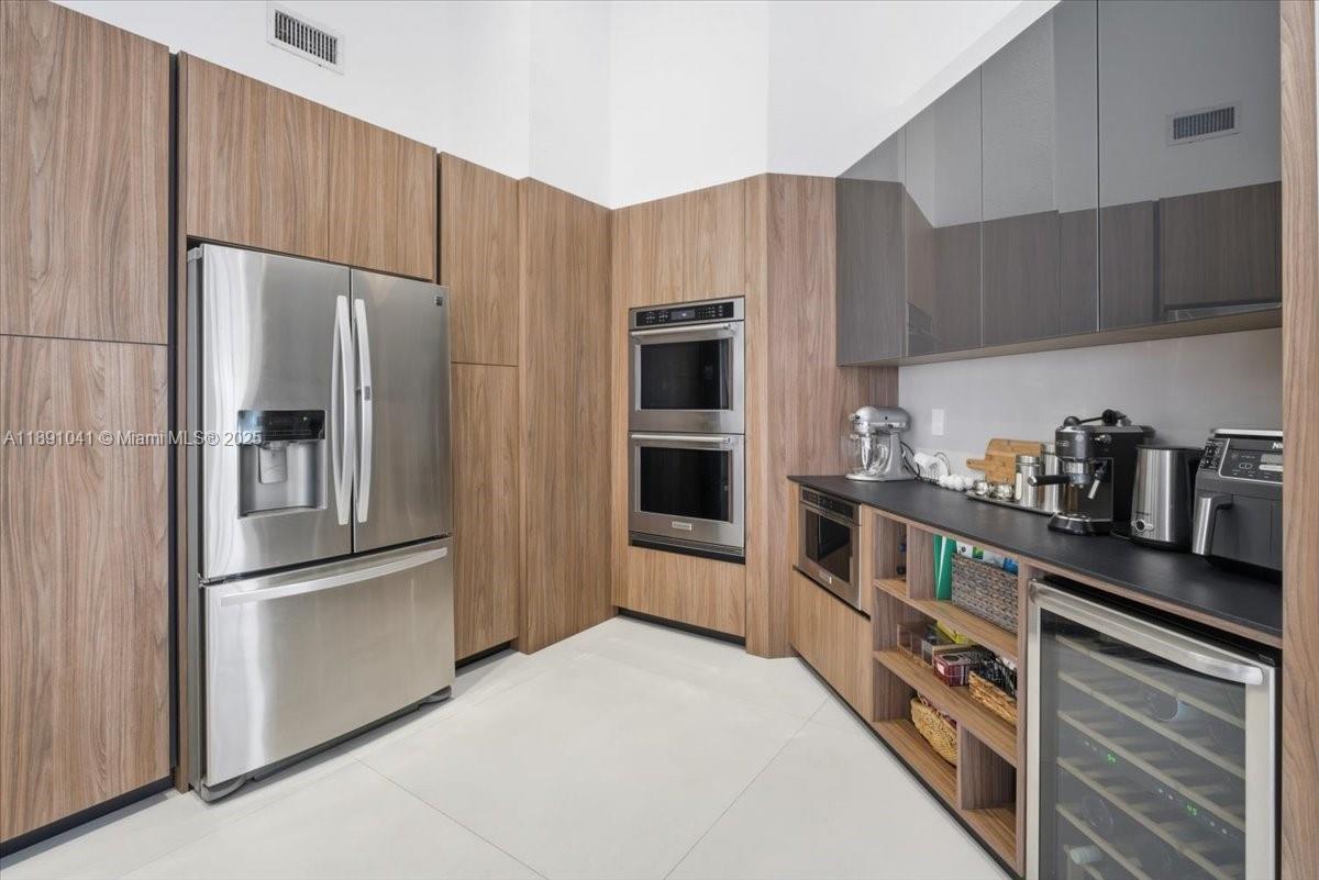 1441 E Lacosta Dr E Pembroke Pines, FL 33027