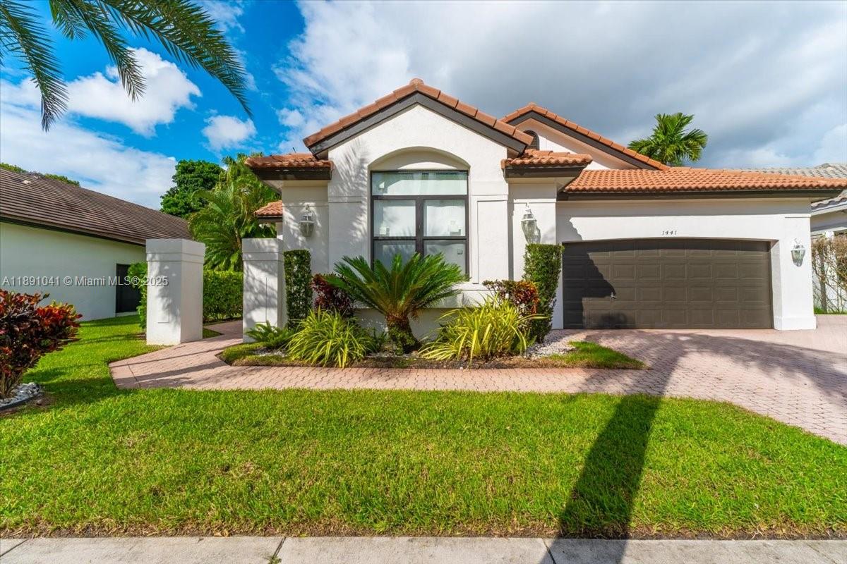 1441 E Lacosta Dr E Pembroke Pines, FL 33027