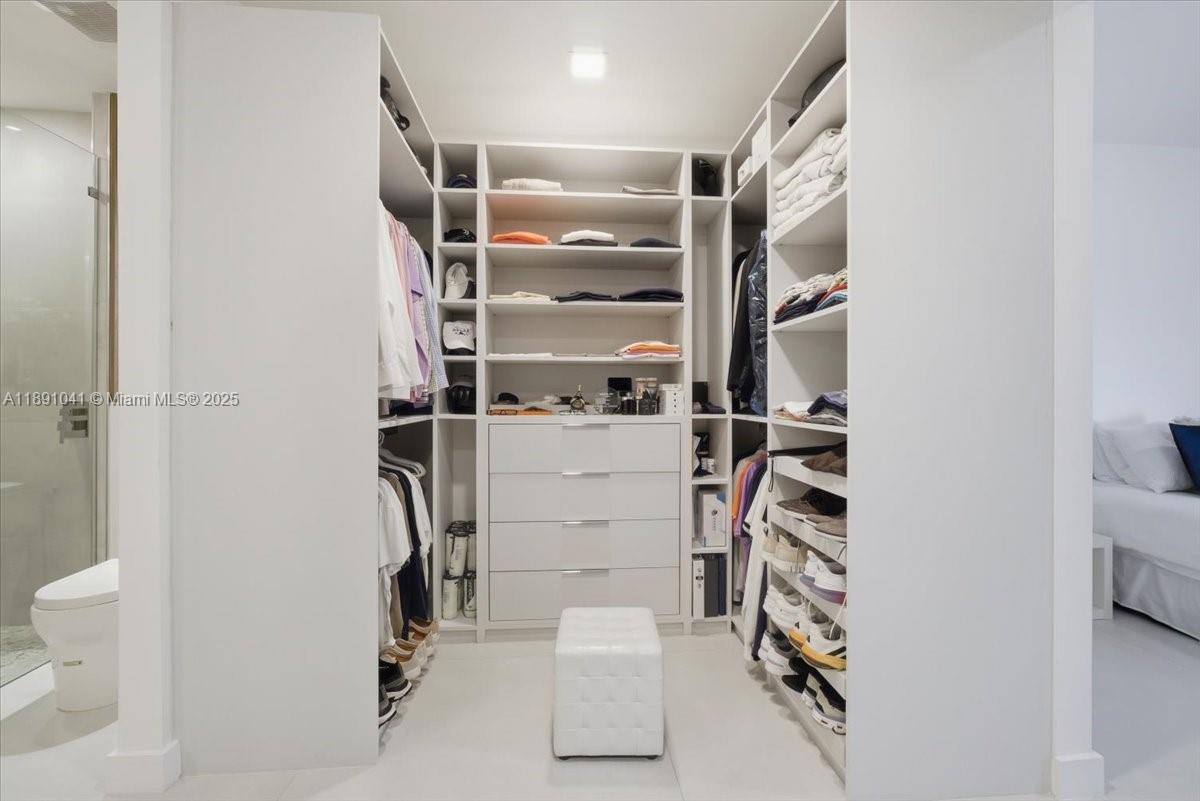 1441 E Lacosta Dr E Pembroke Pines, FL 33027