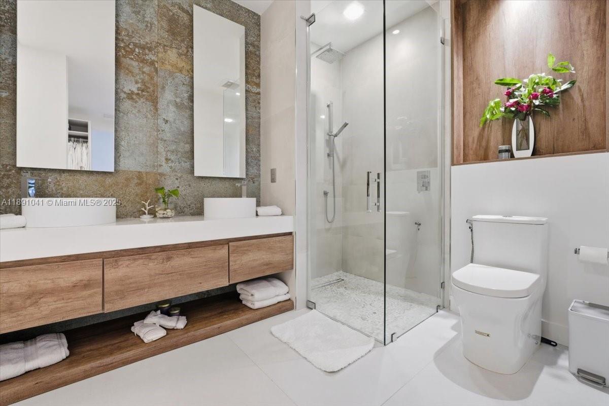 1441 E Lacosta Dr E Pembroke Pines, FL 33027