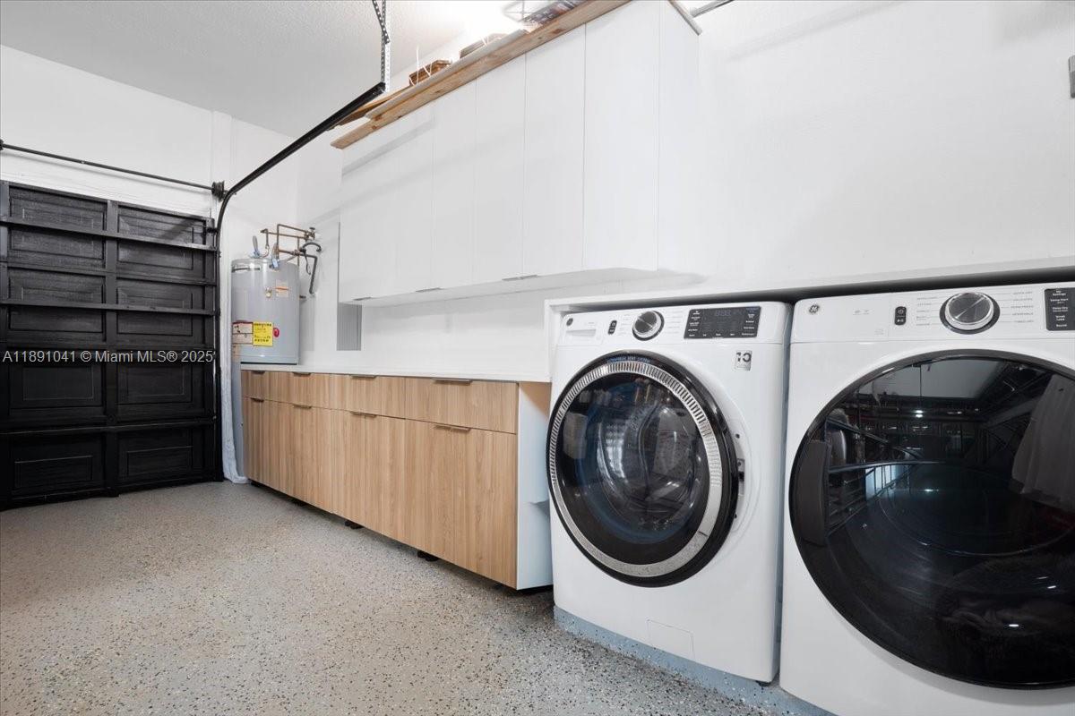 1441 E Lacosta Dr E Pembroke Pines, FL 33027