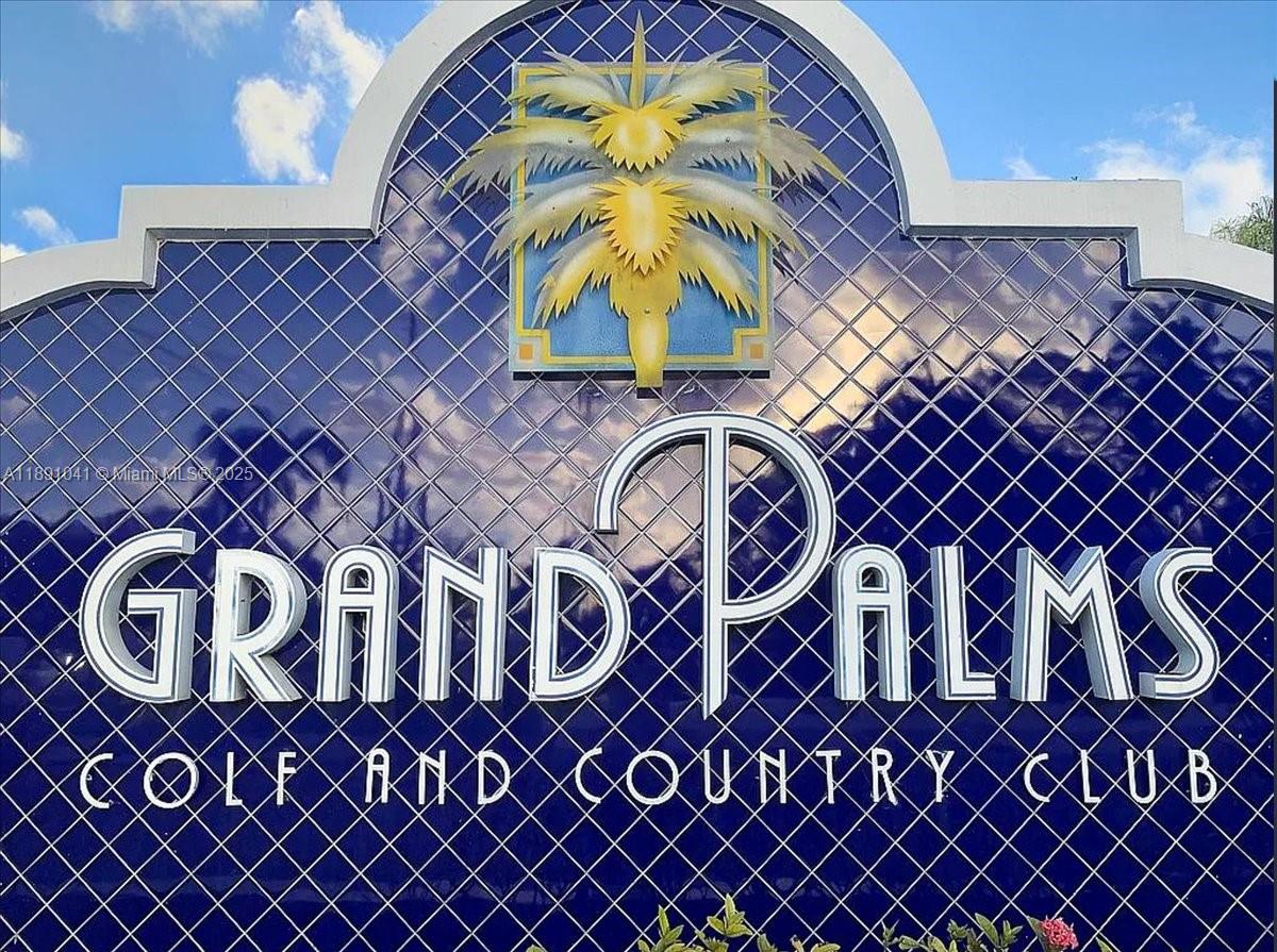 1441 E Lacosta Dr E Pembroke Pines, FL 33027