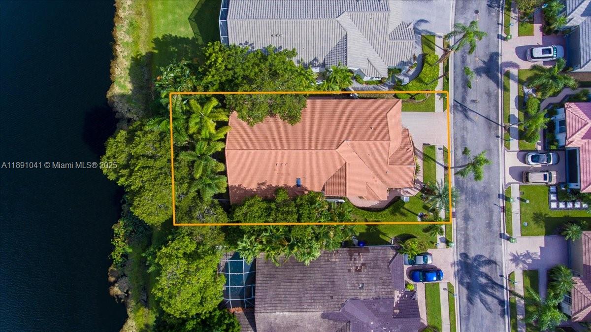 1441 E Lacosta Dr E Pembroke Pines, FL 33027