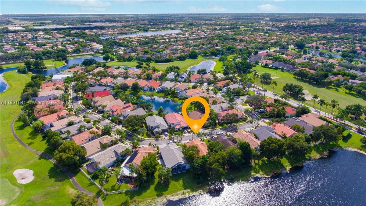 1441 E Lacosta Dr E Pembroke Pines, FL 33027