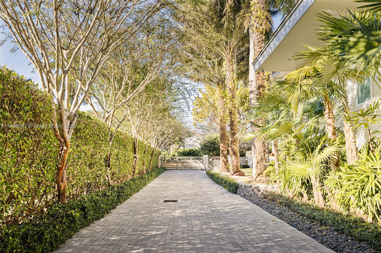 6080 SW 88th St Pinecrest, FL 33156