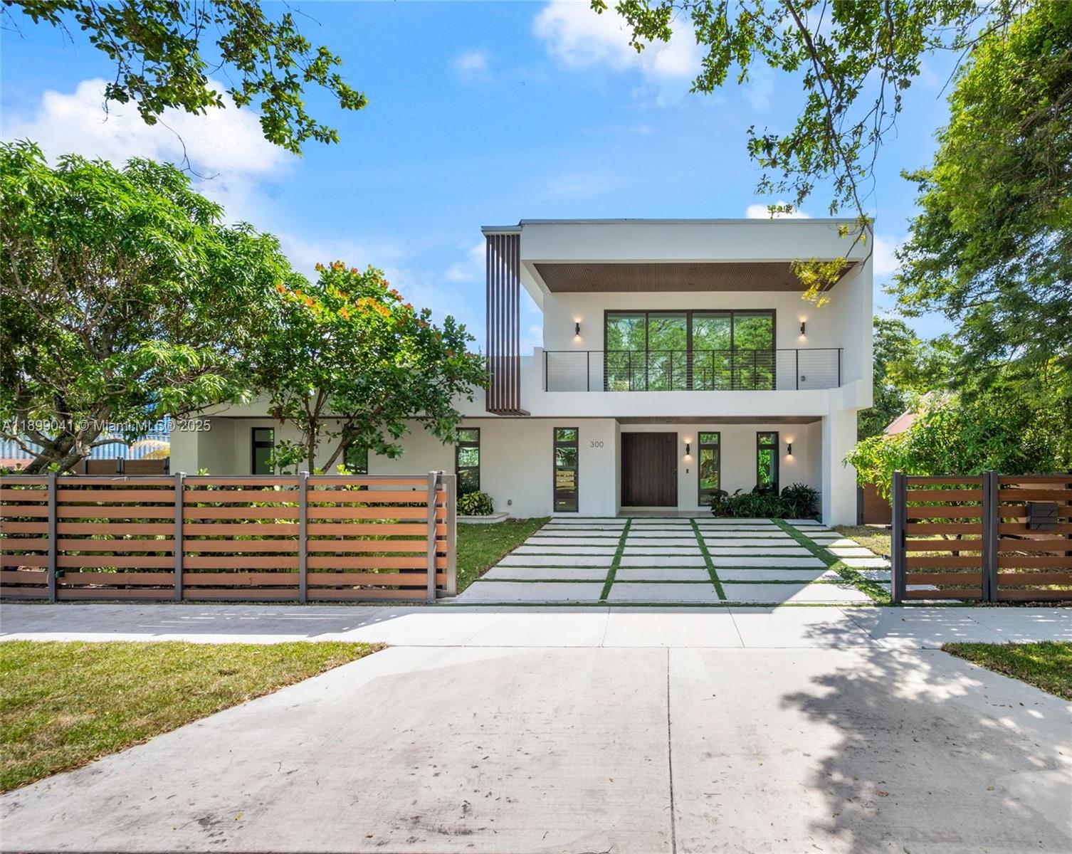300 NE 48th St