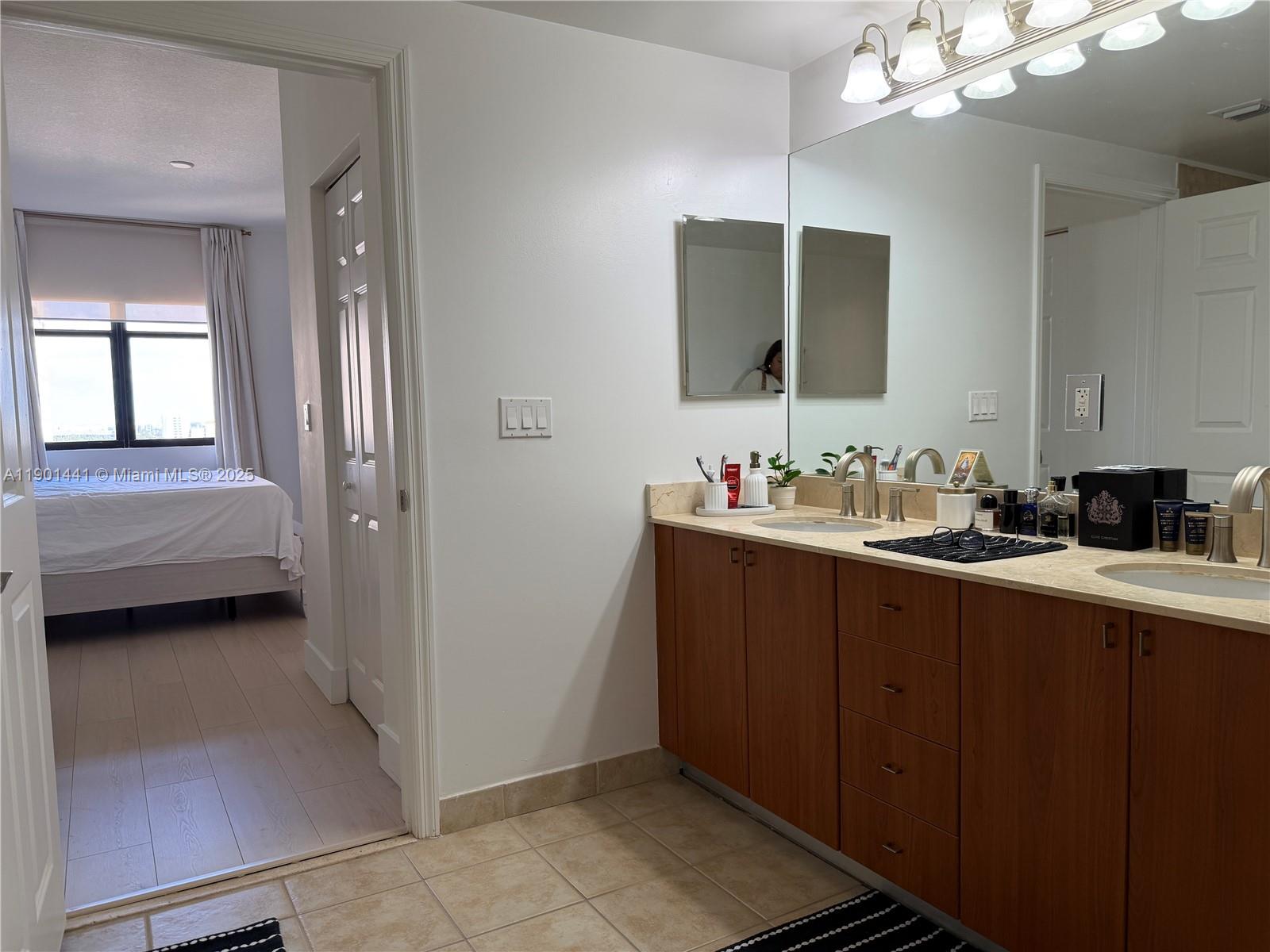 888 S Douglas Rd #917 Coral Gables, FL 33134