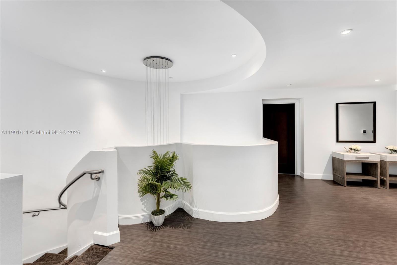 4391 Collins Ave #512 Miami Beach, FL 33140