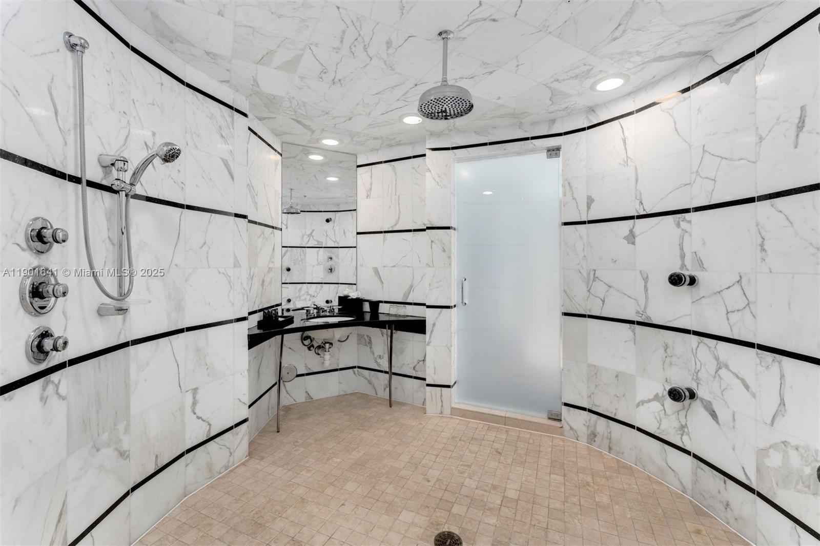 4391 Collins Ave #512 Miami Beach, FL 33140