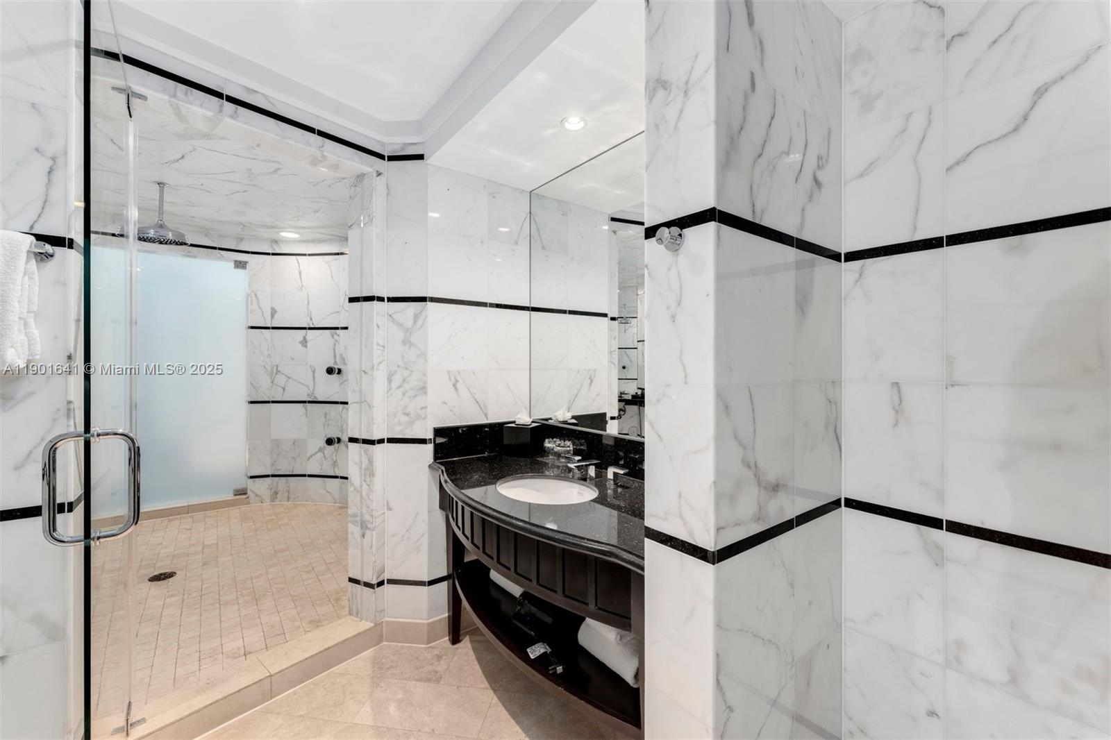 4391 Collins Ave #512 Miami Beach, FL 33140