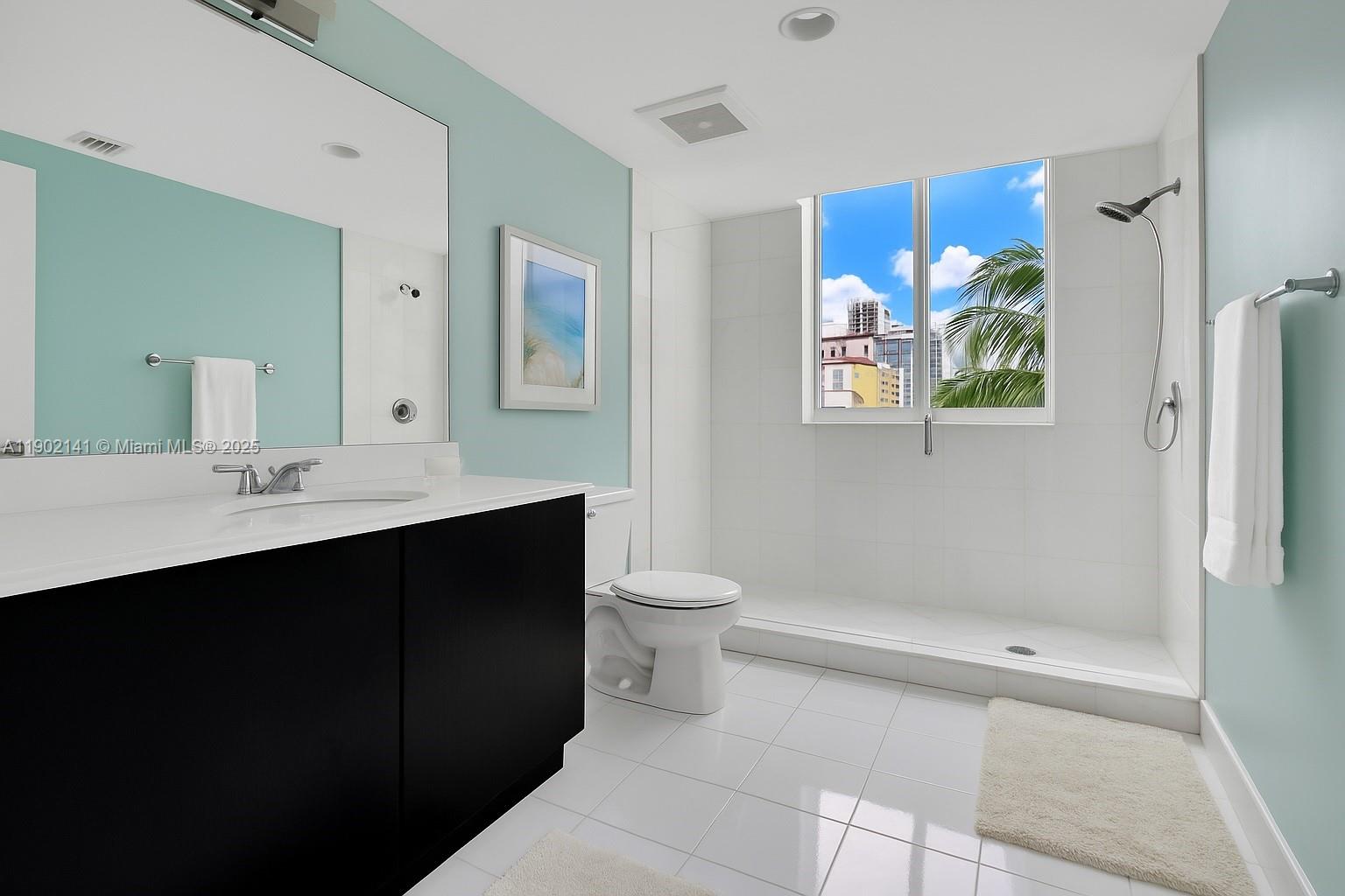 image Onyx On The Bay Condo10