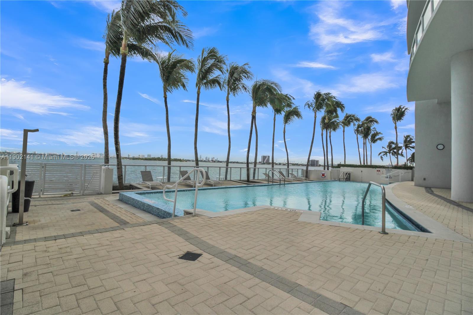 image Onyx On The Bay Condo16