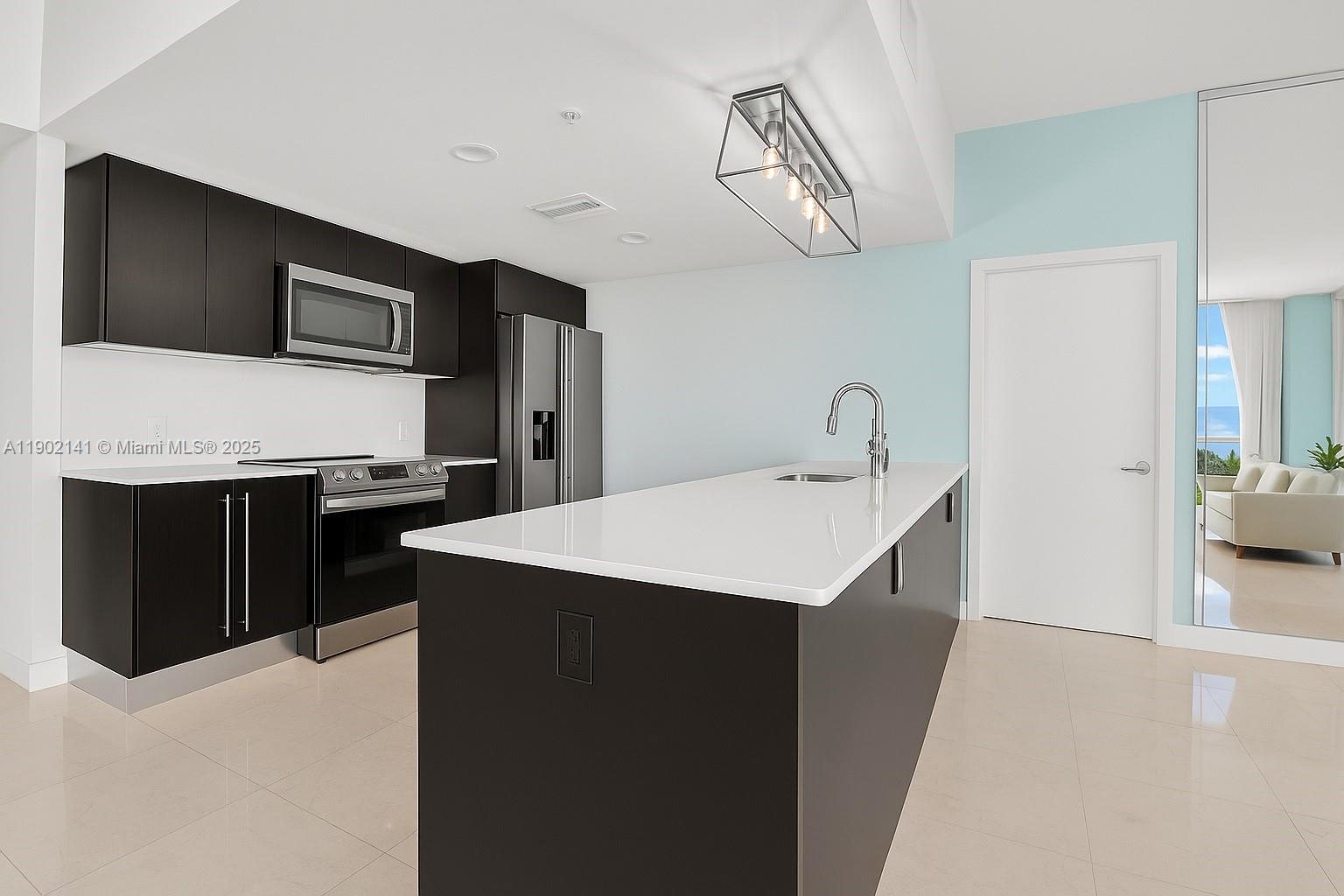 image Onyx On The Bay Condo4