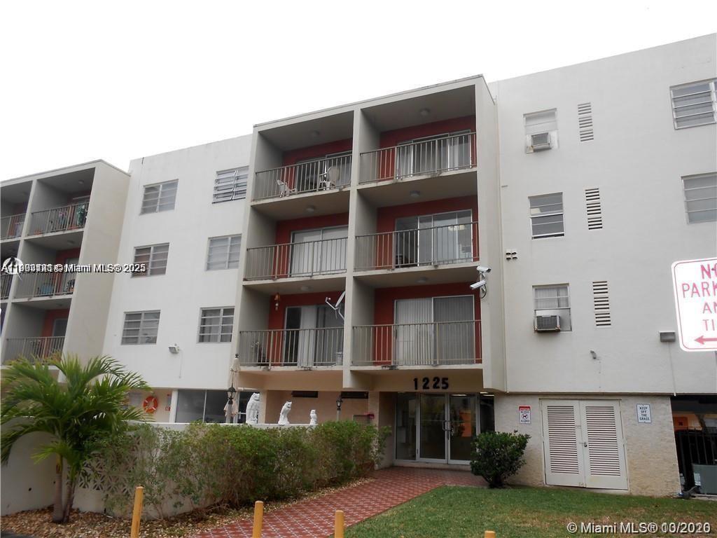 1225 NE 124th St #28A