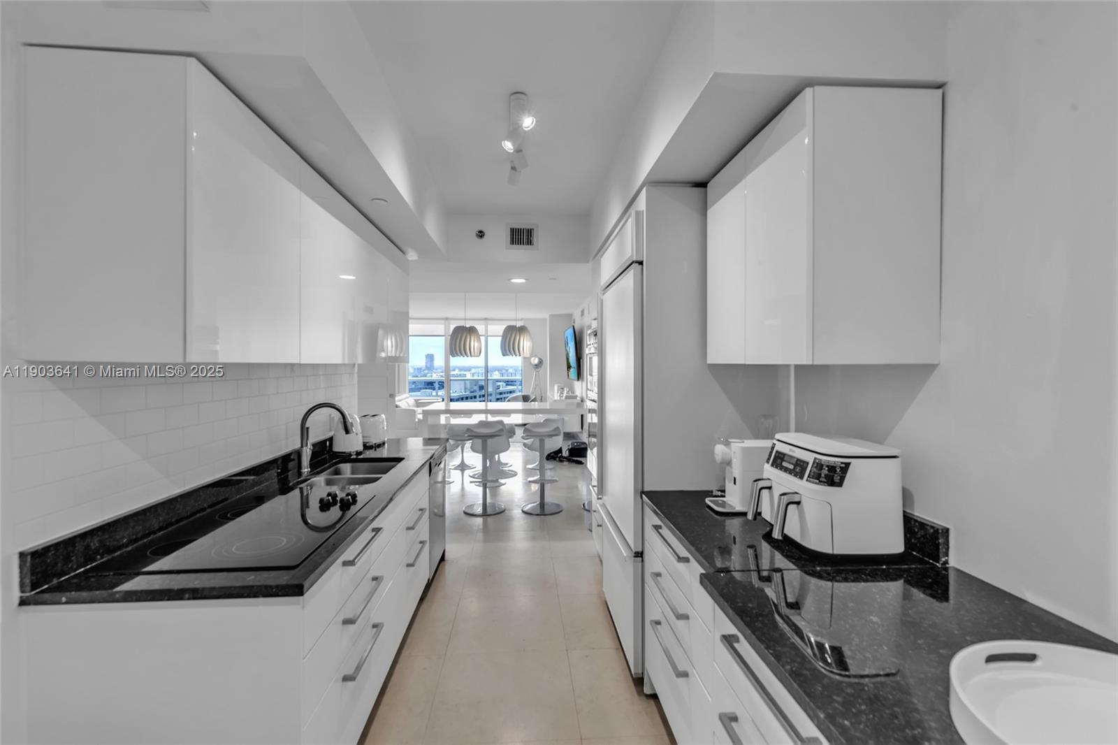 image Beach Club Three Condo24