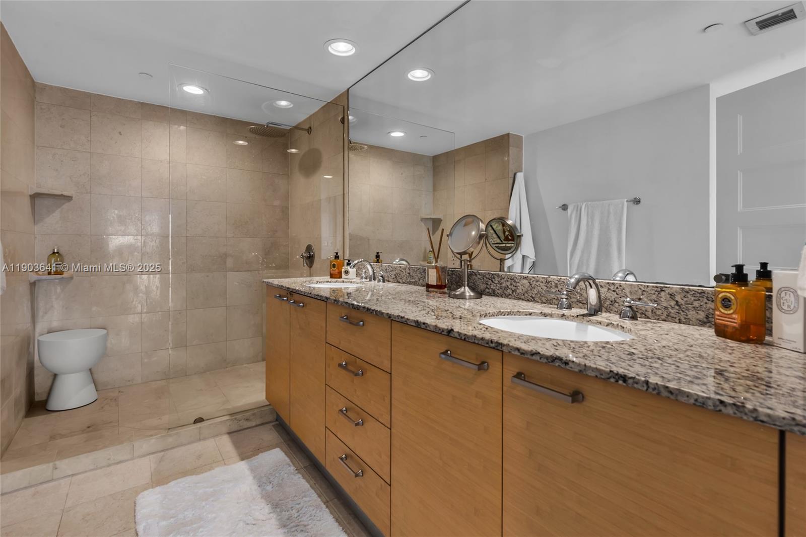 image Beach Club Three Condo43