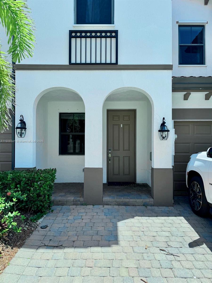 8871 NW 103rd Pl Doral, FL 33178