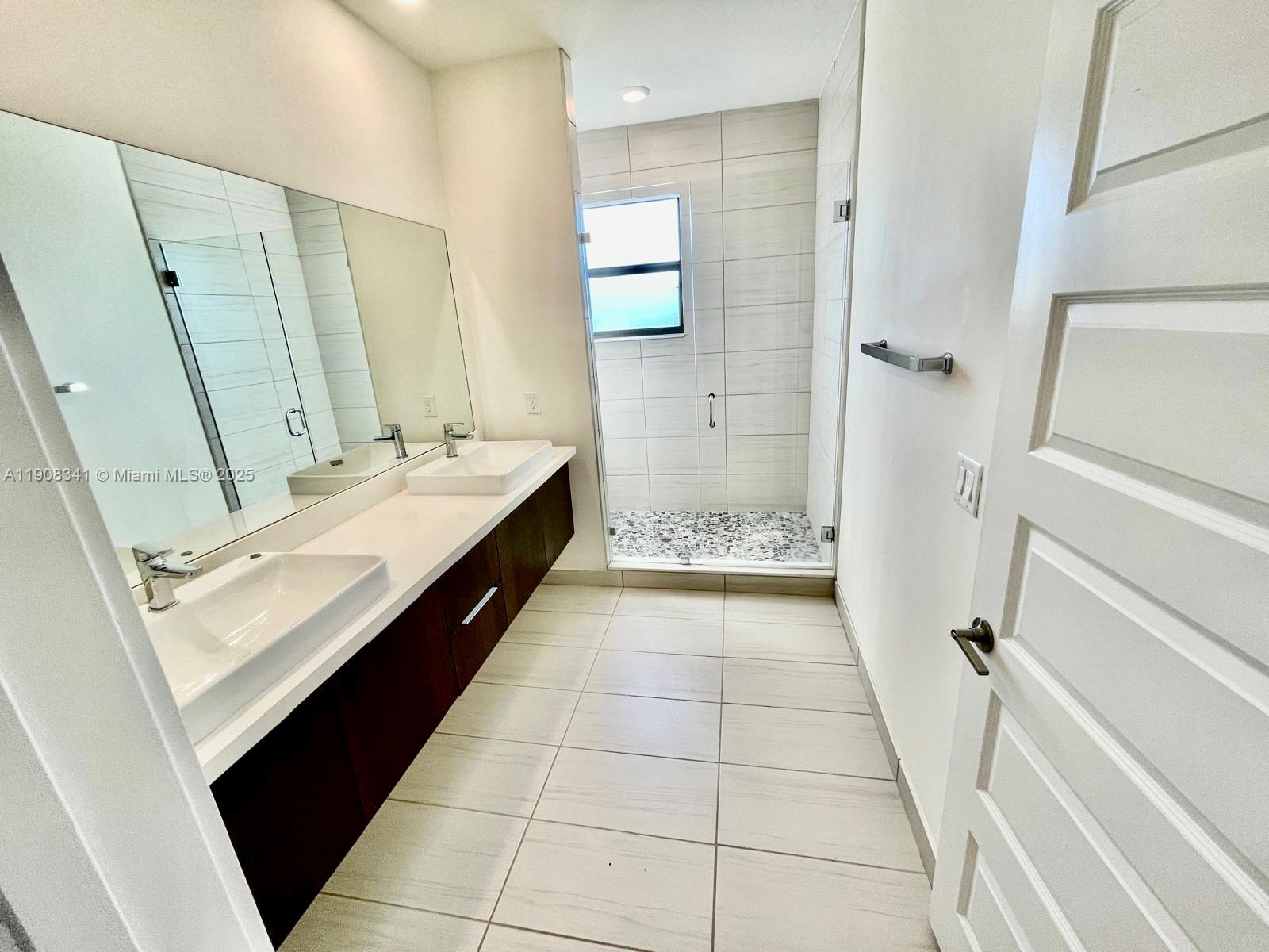 8871 NW 103rd Pl Doral, FL 33178