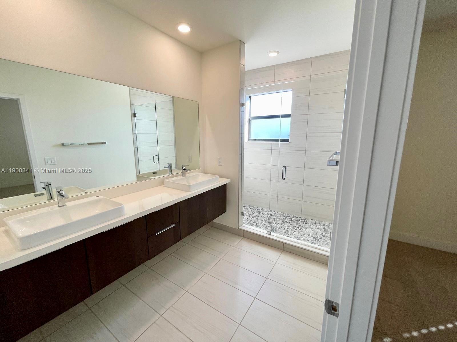 8871 NW 103rd Pl Doral, FL 33178