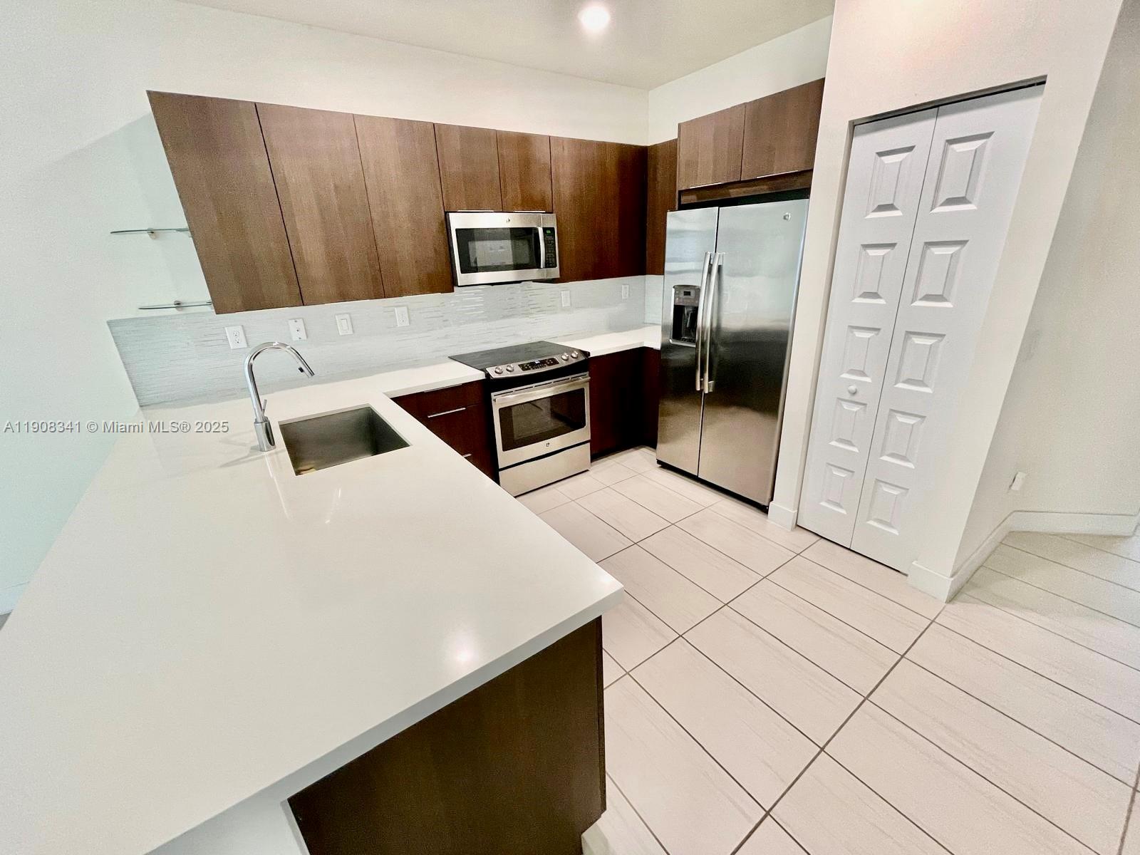 8871 NW 103rd Pl Doral, FL 33178