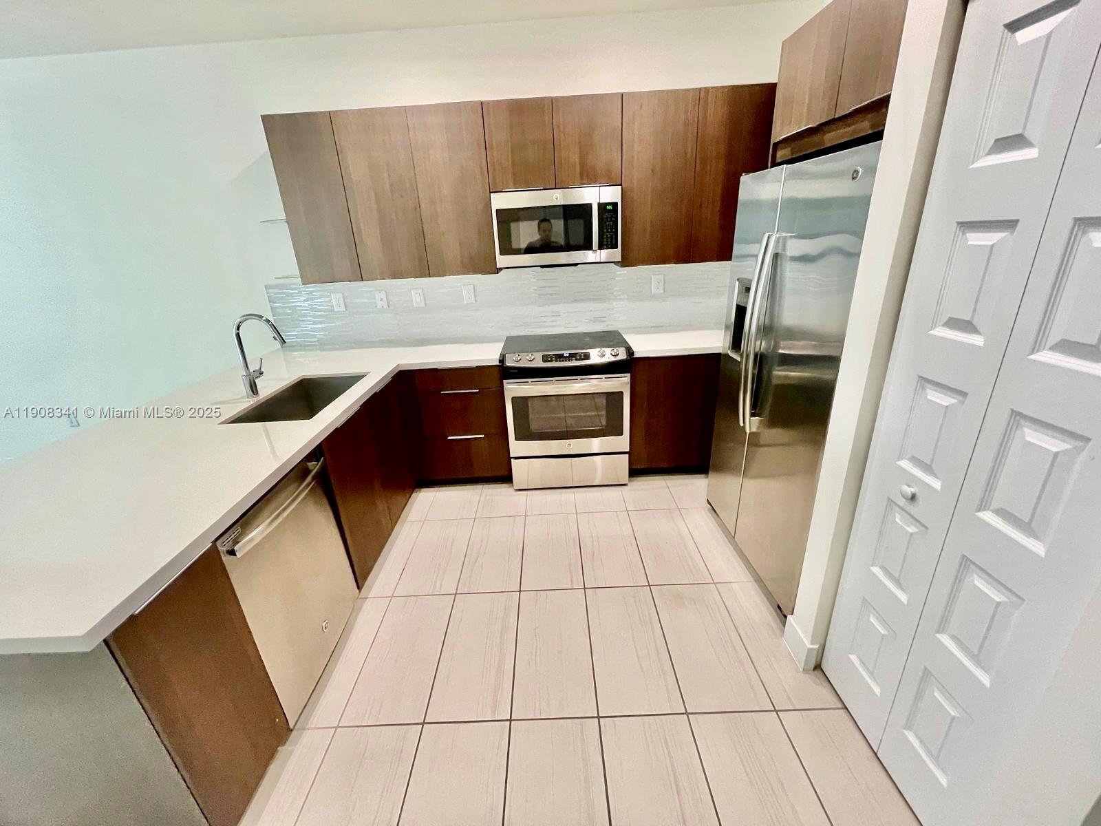 8871 NW 103rd Pl Doral, FL 33178